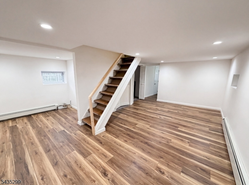 MONTVILLE - Residential