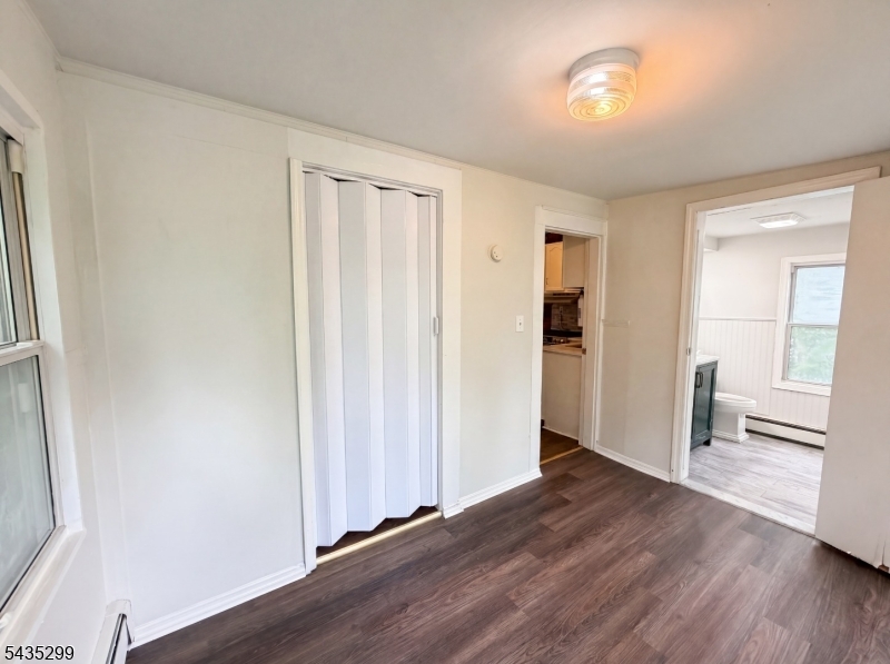 MONTVILLE - Residential