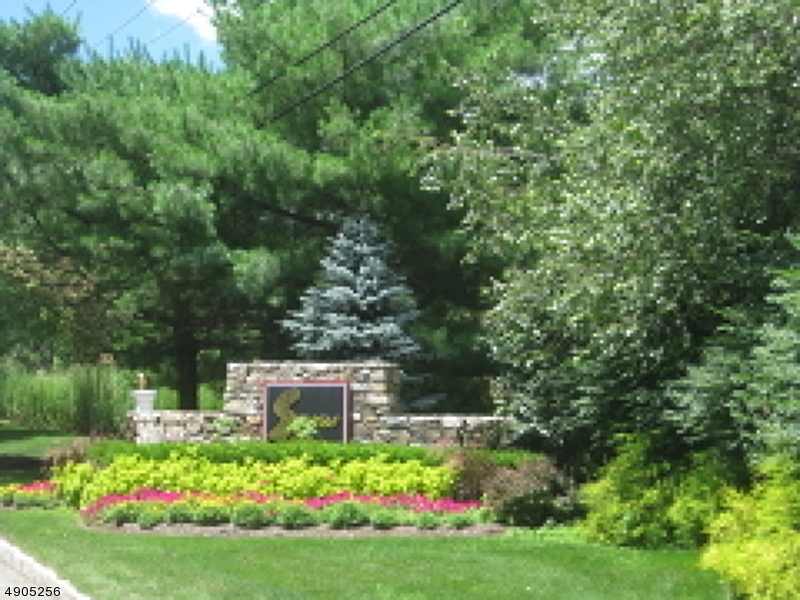 SEASON GLEN - Residential