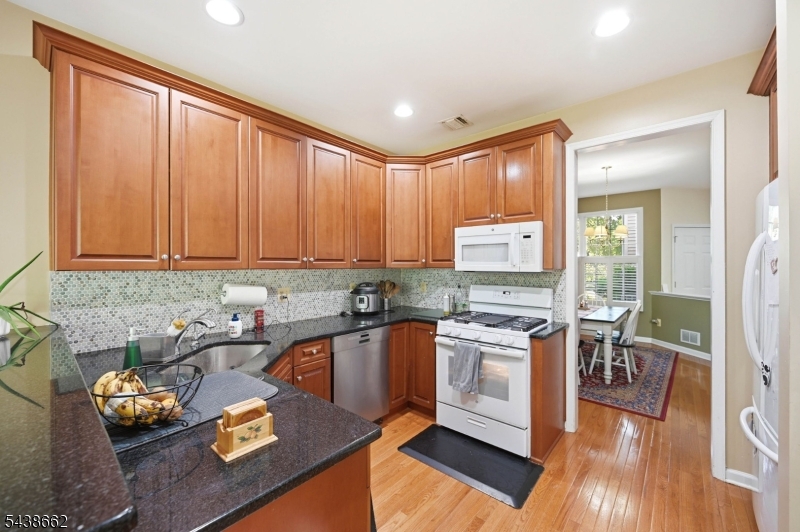Roseland Green - Residential Lease