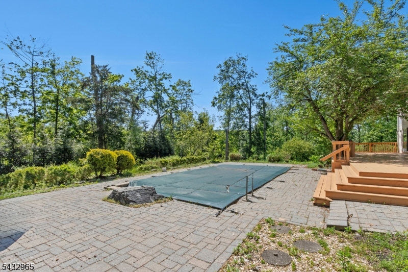 Private Road, Best lake - Residential