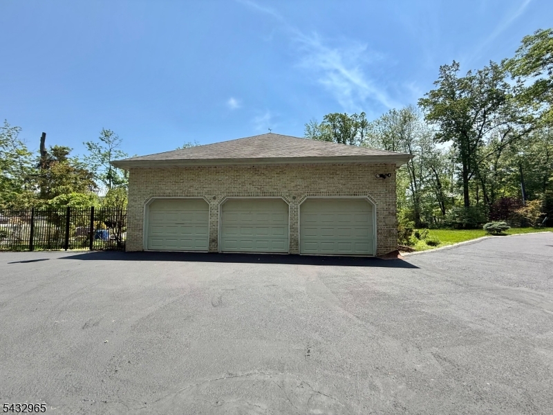 Private Road, Best lake - Residential