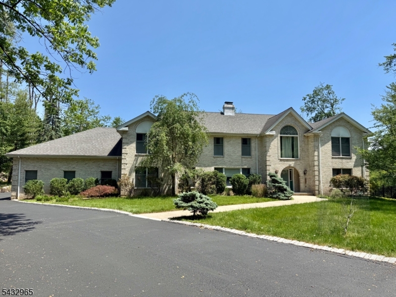 This 4600sf house sit on 1.5 ac lane and Located in beautiful private cut-de-sac, a block to best lake walking trail. Home designed with open floor plan, the two story front foyer next to living room; huge updated modern kitchen come with quartz counter top, center cooking area breakfast bar, butler area; large formal dinning room walk to huge deck enjoy the fenced in backyard with swimming pool. Family room with fireplace next to large office; 2nd floor master bedroom with huge californial walk-in-closed; newly renovated master bathroom comes with soaking tub, separated shower, double sink; two Additional walk-in-closets down the 2nd floor hallway next to laundry room, additional two updated full bathrooms next to two large guest bedrooms; plus lots storage area; Finished basement with full bathroom and can walk out to backyard. three car garages lead to mod-room with sink into eat-in-kitchen. newer kitchen, bathrooms, roof, metal fence, furnace and ac. many to see, come to see for yourself. shows starts on 5/24 at 1pm.