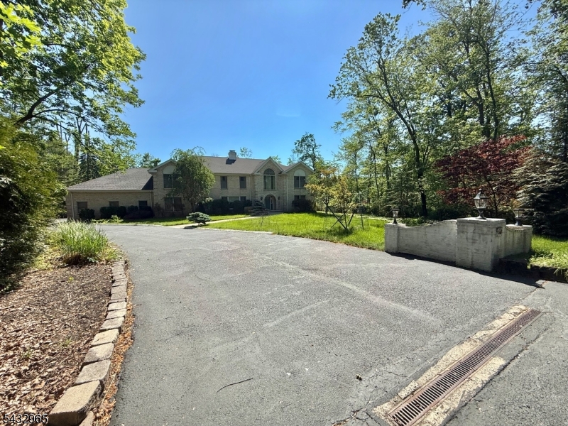 Private Road, Best lake - Residential