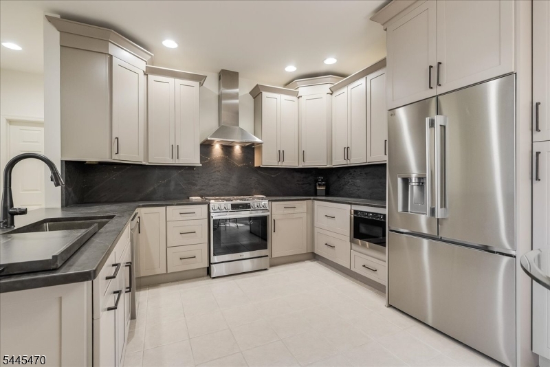 Inverness/Crystal Springs - Residential