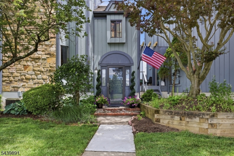 Hasting Square - Residential