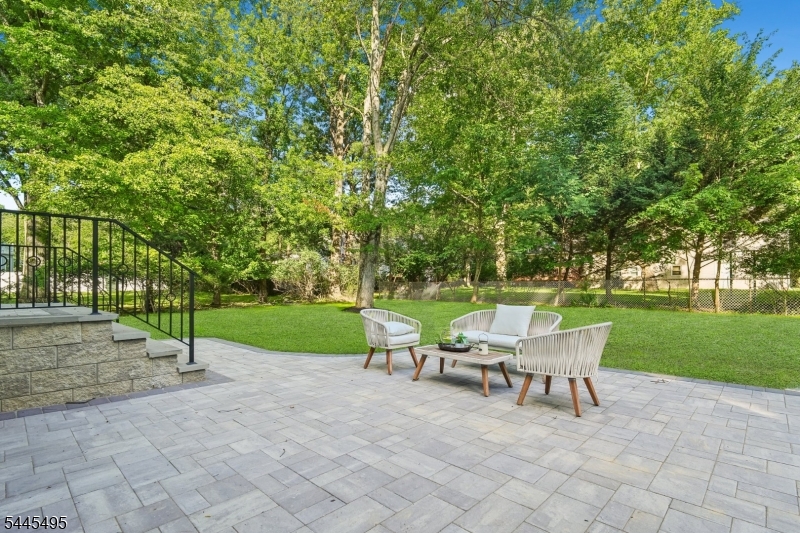 BROADLAWN - Residential