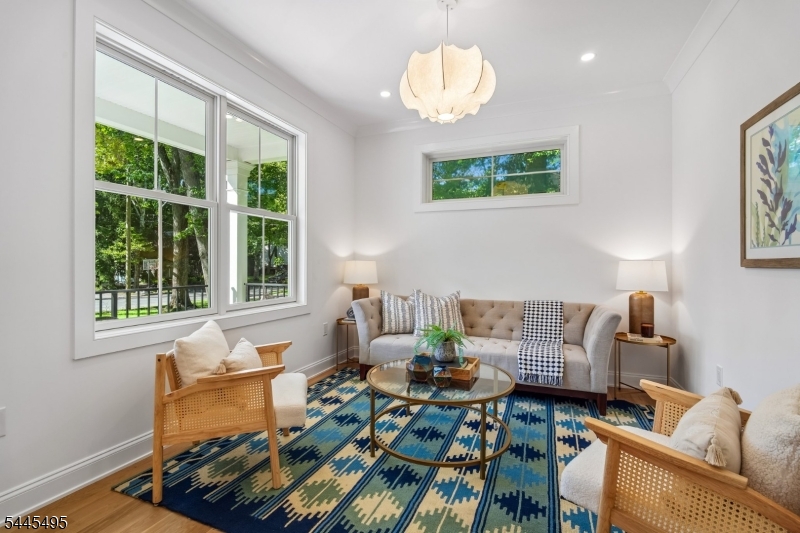 BROADLAWN - Residential