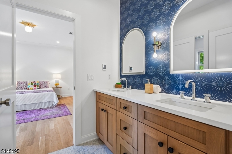 BROADLAWN - Residential
