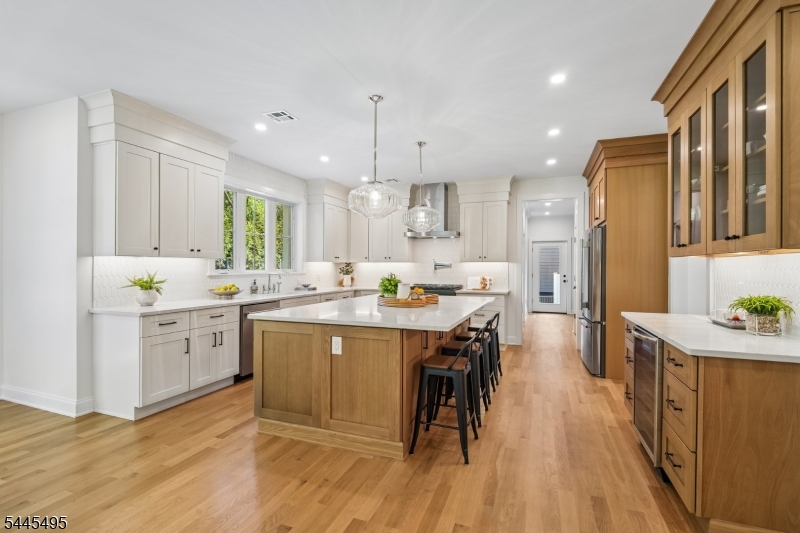 BROADLAWN - Residential