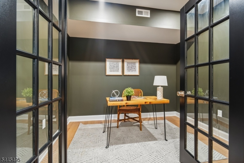 BROADLAWN - Residential