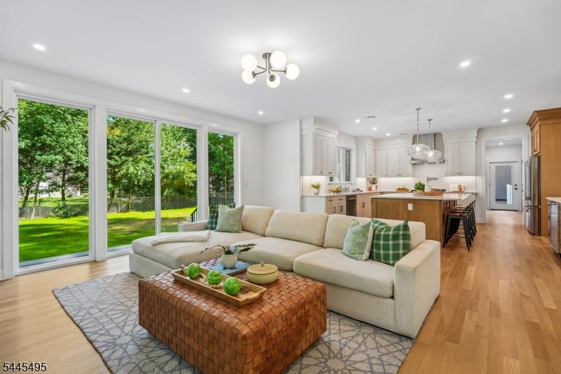 BROADLAWN - Residential