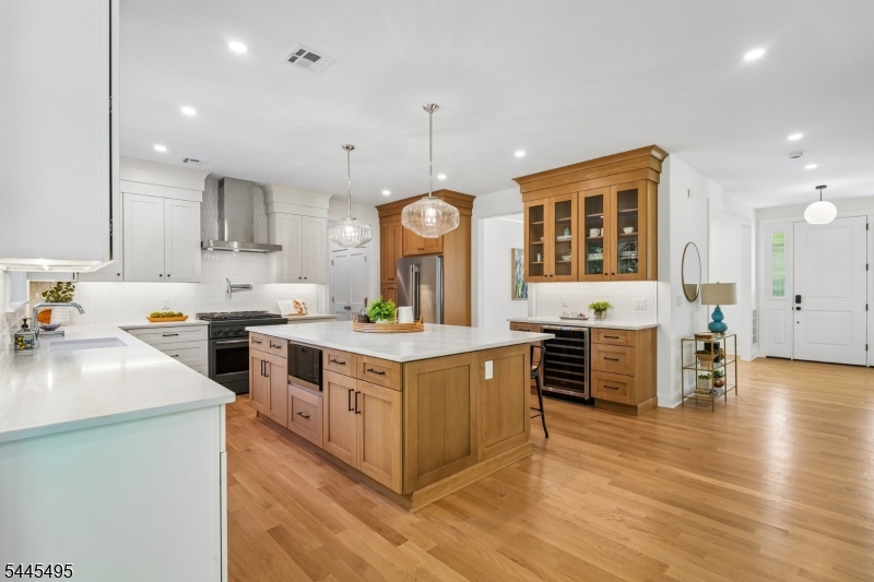 BROADLAWN - Residential