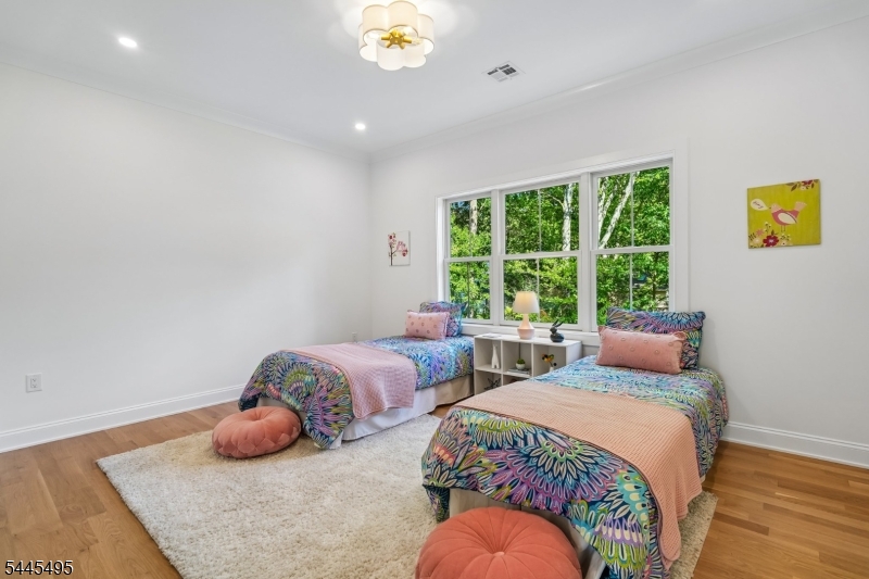 BROADLAWN - Residential