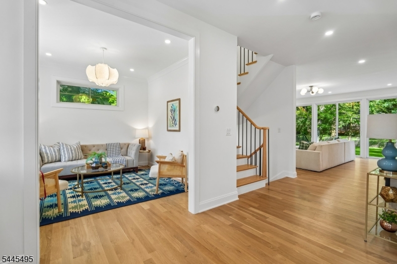 BROADLAWN - Residential
