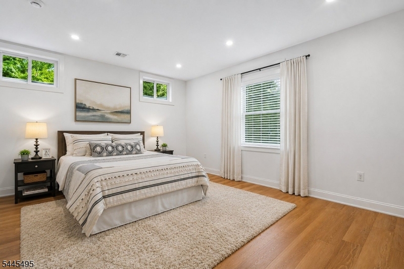 BROADLAWN - Residential