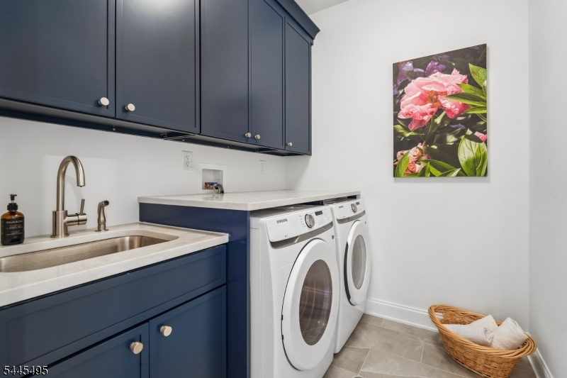 BROADLAWN - Residential