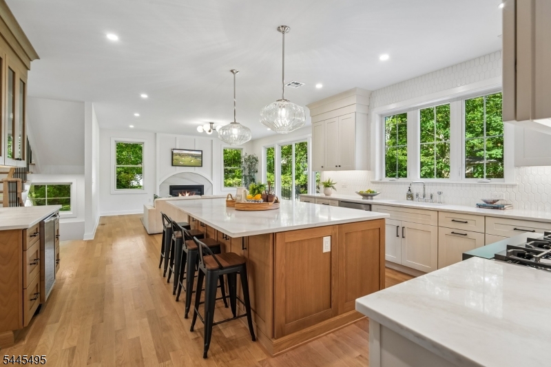 BROADLAWN - Residential