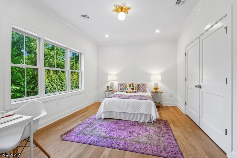 BROADLAWN - Residential