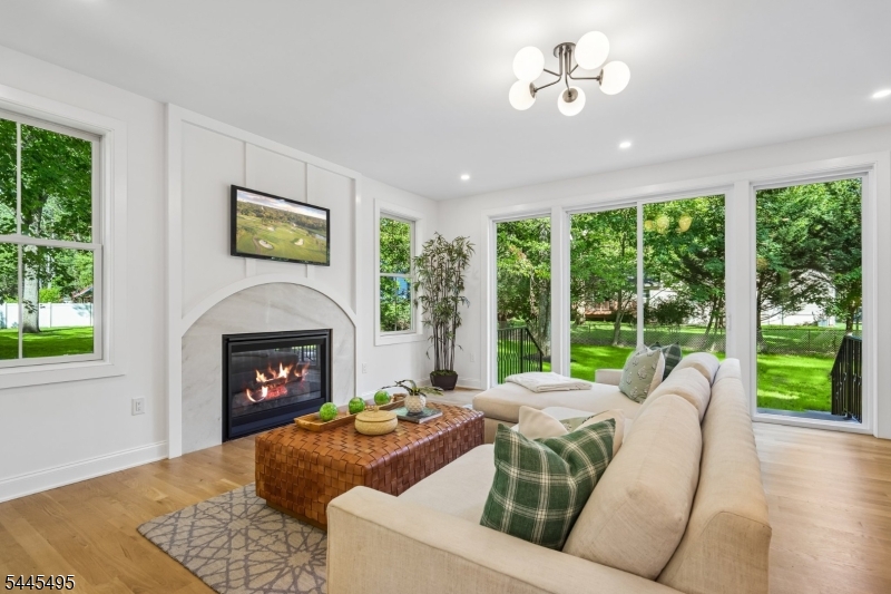 BROADLAWN - Residential