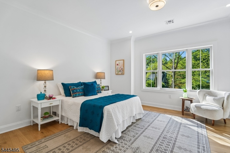 BROADLAWN - Residential