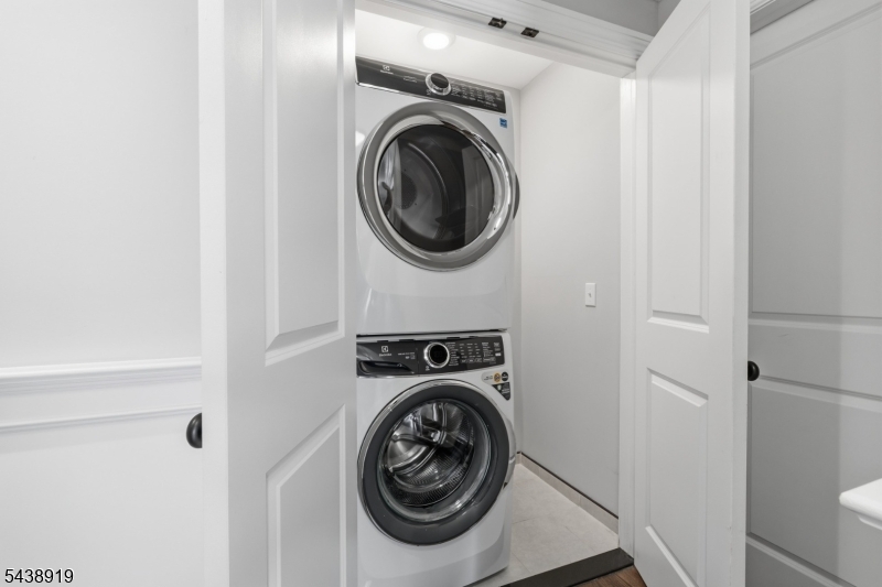 BROWNSTONES AT CALDWELL - Residential