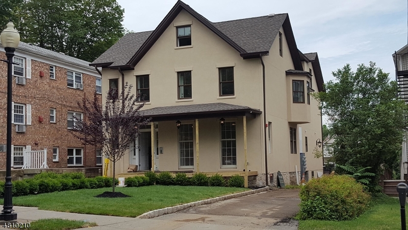 2 yr old construction In the heart of Morristown Walking distance to Green and Mid town Direct train line Hardwood floors throughout the unit dishwasher washer dryer Available 8/1 No smoking no pets