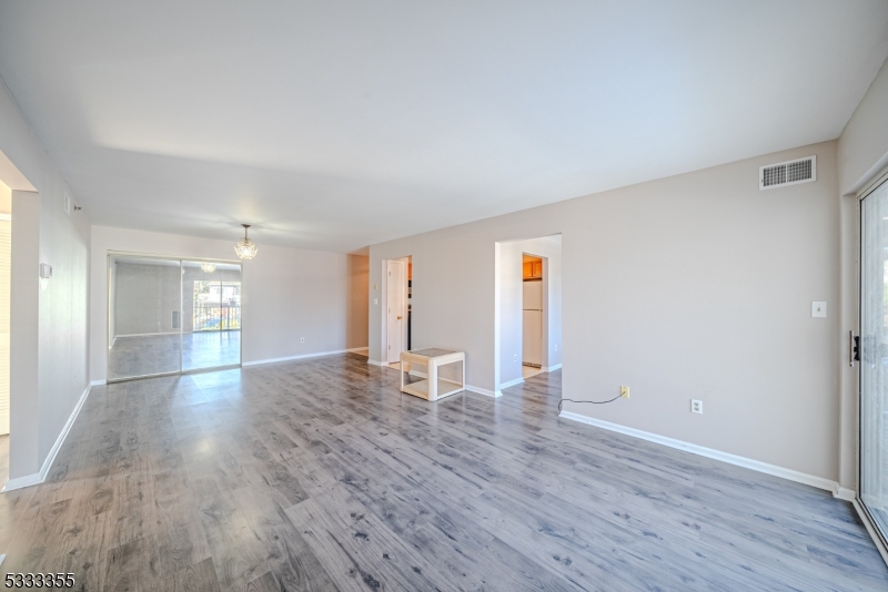SEASONS GLEN - Residential