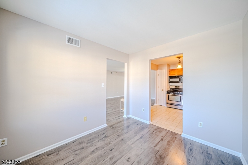 SEASONS GLEN - Residential