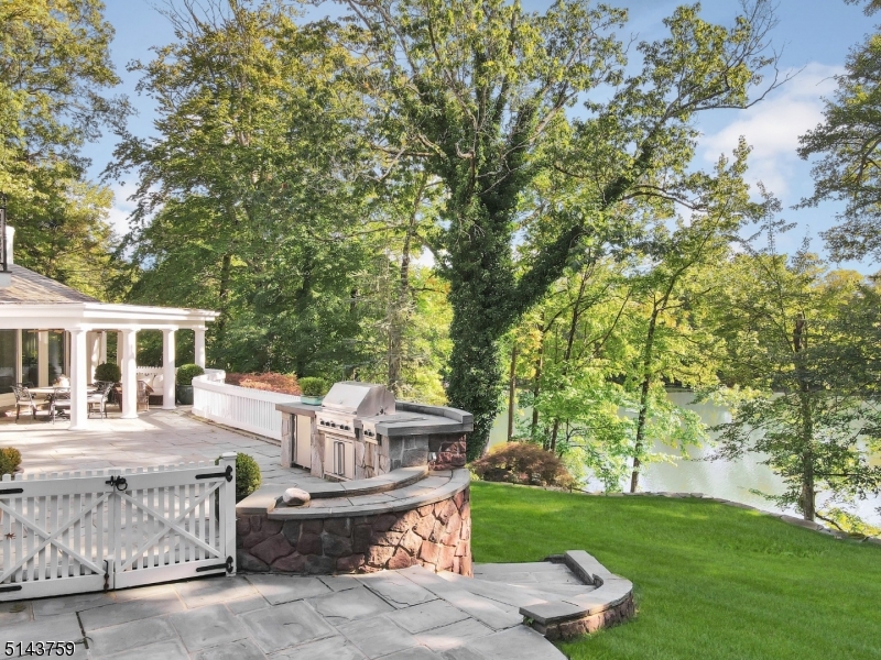 OLD SHORT HILLS - Residential