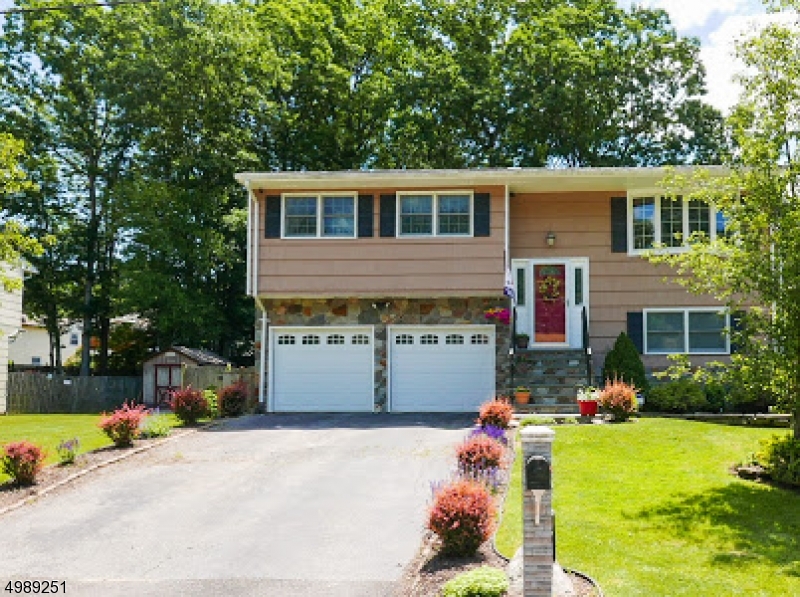 Great cul de sac location in sought out Mt Olive Twp! Kitchen remodeled w/ plywood construction cabinets, under cabinet lighting, granite countertops, bathroom remodeled with plywood construction cabinets, crown molding throughout, new garage doors, new gas heater, garage insulated, new roof 2015, energy efficient back door, main floor repainted, public utilities, fenced in back yard.  Enjoy the many parks, sports, shops, malls and the easy commute to route 80, 206, 10 and 46.