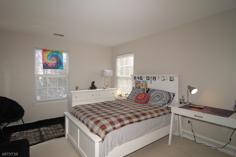 POETS PEAK - Residential