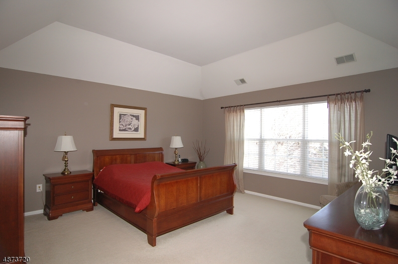 POETS PEAK - Residential