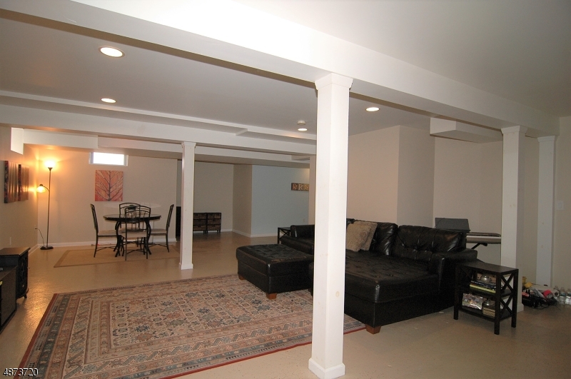 POETS PEAK - Residential
