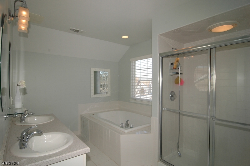 POETS PEAK - Residential