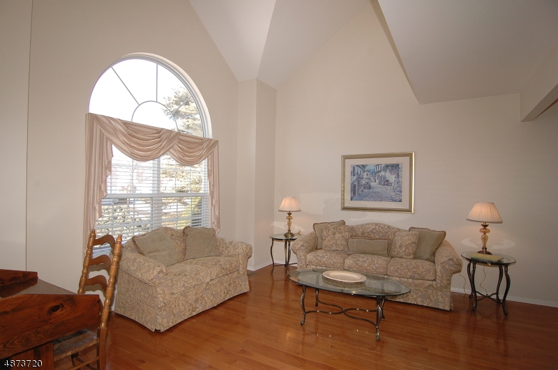 POETS PEAK - Residential