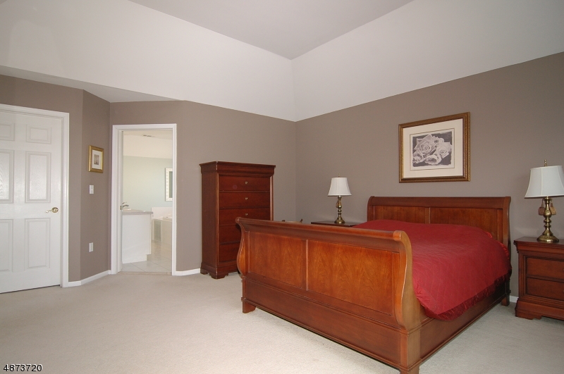 POETS PEAK - Residential