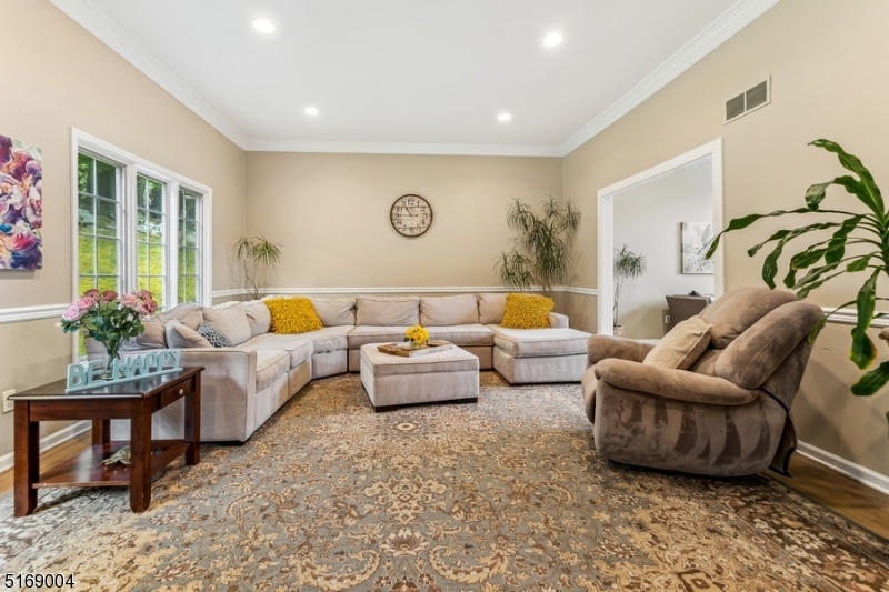 Paramount Estates - Residential