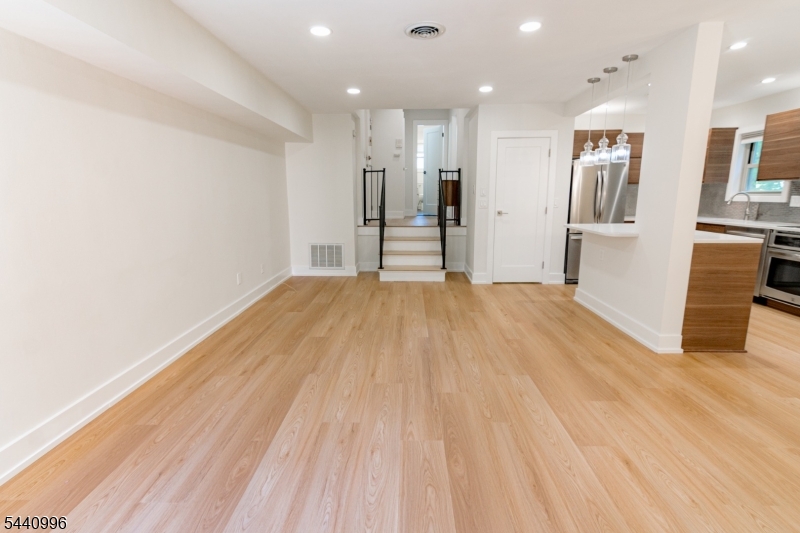 Upper Mountain Gardens - Residential Lease