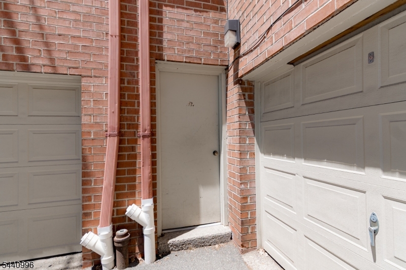 Upper Mountain Gardens - Residential Lease
