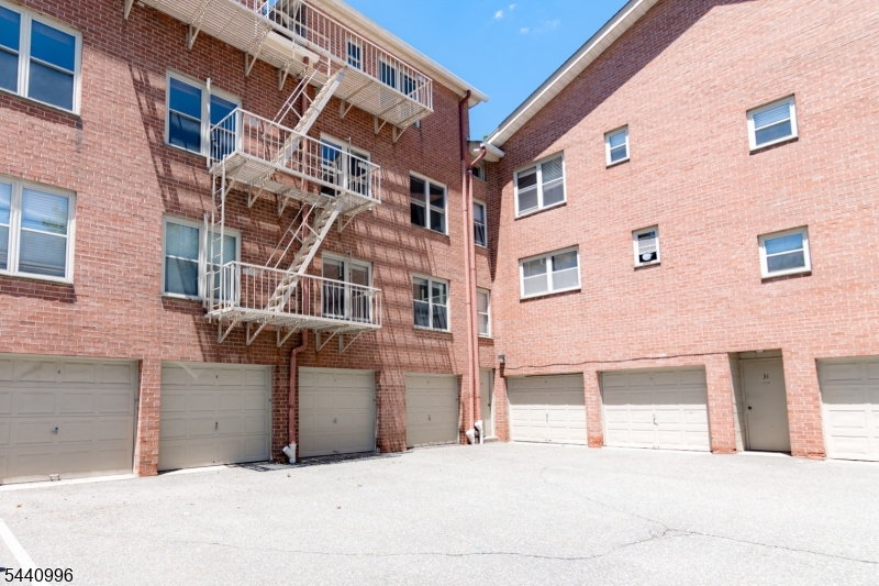 Upper Mountain Gardens - Residential Lease
