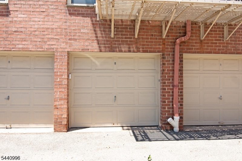 Upper Mountain Gardens - Residential Lease