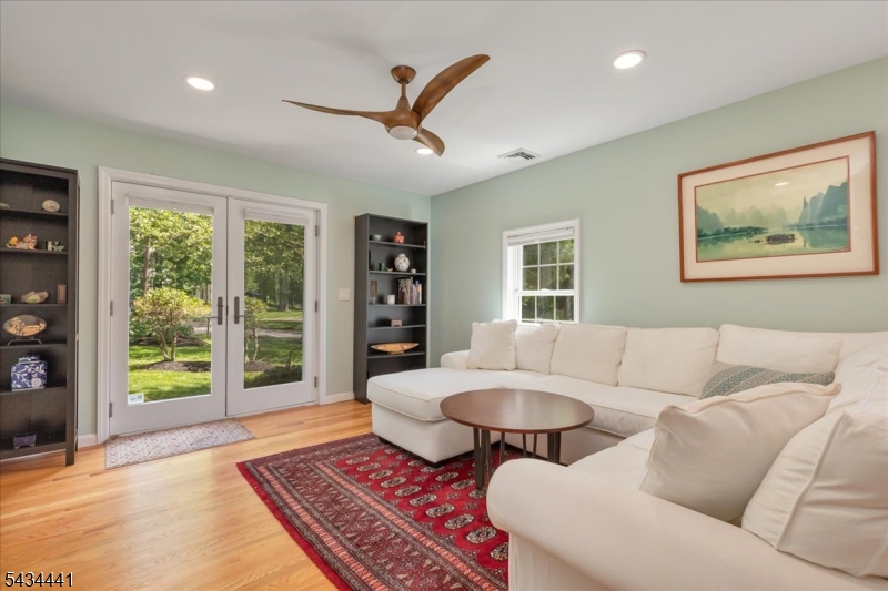 Green Knoll - Residential