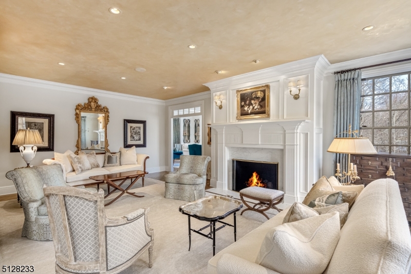 Crownview Lane - Residential