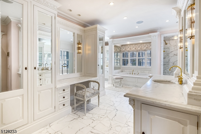 Crownview Lane - Residential