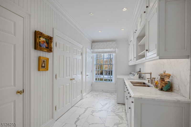 Crownview Lane - Residential